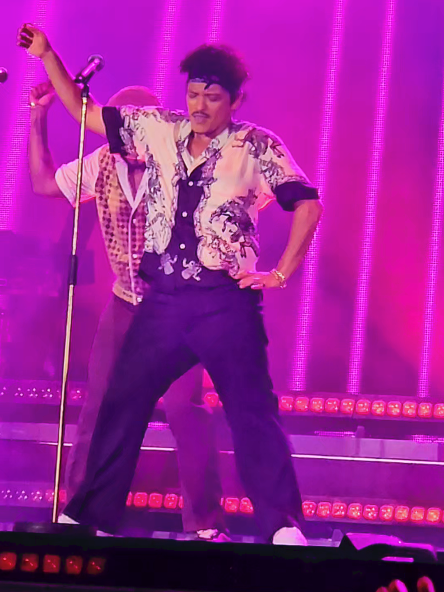 O coro do Brasil cantando junto com ele é bonito demais 🇧🇷🙆🏻‍♀️ Uptown funk  #brunomars #bruninho #show #uptownfunk #fyp 