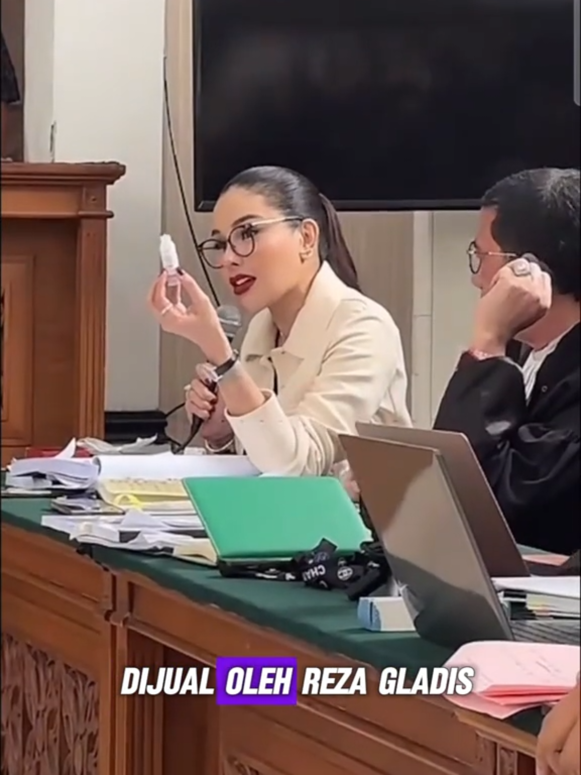 Kalian Pasti Tau Siapa Penjahat Sebenarnya #nikitamirzani #rezagladys #viral #fyp 