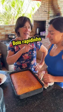 Bolo rapidinho  3 ovos  1 copo 500ml de açúcar  1 copo 500 ml de leite  1 copo 200 ml de óleo  1 pedaço de queijo  1 copo 500 ml de fubá  1 copo 500 ml de farinha de trigo  1 colher fermento em pó  Respondendo a muitos comentários esse liquidificador encontrei no mercado livre @Mercado Livre @Programa Afiliados e Criadores  Cole esse id no buscador do mercado livre: 1CACA6-E6V5 Ou acesse: https://mercadolivre.com/sec/1hbP1n9  #MeusFavsDoMercadoLivre #MercadoLivre #chacaracristal #bolofacil
