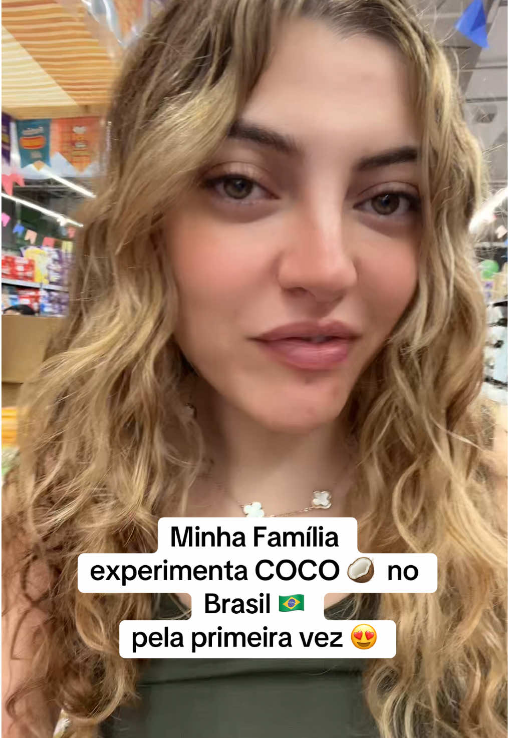 Minha família gringa experimenta coco 🥥 pela primeira vez aqui no Brasil 🇧🇷  #brasil #gringos #alemao #sirio #ziabrasil 