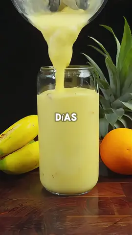 Si una persona tomará este jugo, esto es lo que le pasará a su cuerpo 😱 #jugos #batidos #salud #jugossaludables #jugosnaturales #platano #piña #naranja 