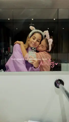 Capítulo 1. Concierto de Aitana🦋 Hace ya algunos años que te prometí que algún día te llevaría a un concierto de tu cantante favorita y que, fuese como fuese, llegarías a conocerla. De nuevo confiamos demasiado en que tendríamos tanto tiempo que en algún momento pasaría. De cierta forma siento que algo tan especial como eso o más pasó en este concierto, al que tanto me costó ir pero que tanto disfruté. Tenerla delante cantando esa canción precisamente justo el día en el que decido empezar a tachar cosas de nuestra lista me hizo darme cuenta de que estoy haciendo lo correcto. Por ti, Paula, y por las dos. Por todo aquello que prometimos hacer juntas💖🌸 #todoaquelloqueprometimoshacerjuntas