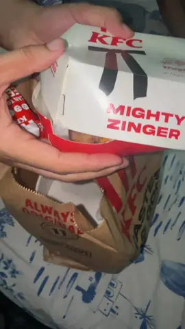 KFC ka mighty😋#kfcmightyzinger #viral #foryoupage❤️ #funn #enjoy #viral 