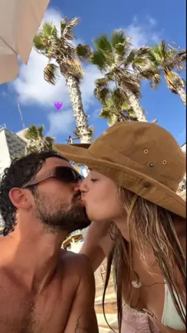 אמילי קופר ועידן גלפר מתנשקים צרפתית  #נשיקהצרפתית #אמיליקופר #עידןגלפר 