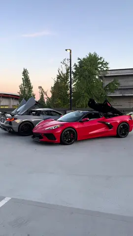 Found my c8 twin 👀 #carsoftiktok #cartok #carcommunity #carsofinstagram #carguys #Corvette #CorvetteC8 #Stingray #C8Stingray #MidEngine #c8phantom #phantom #sunset #outdoor #beauty #convertible