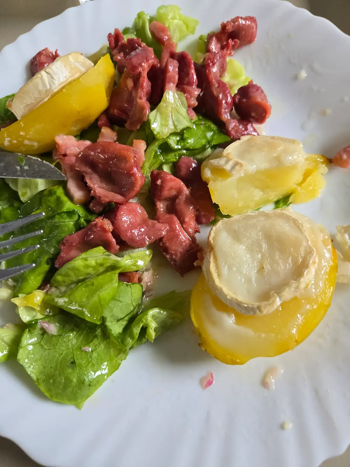 recette faite grâce aux compte de @𝓓𝓸𝓻𝓲𝓪𝓷𝓮 🌶️ une mine or en recette que ce soit cookeo air fryer yaourtière cake factory  ici la recette est salade de pomme de terre chèvre coulant , j’y es mis salade vinaigrette gésier, lardon, pomme de terre et chèvre une tuerie #recette #pommedeterre #salade #gesier #lardon #chevre #airfryer 