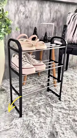 🚨 Chega de bagunça na entrada de casa! Organize até 8 pares de sapatos com essa sapateira compacta e resistente! ✅ Ideal para closets, guarda-roupas e halls de entrada ✅ 4 ou 5 níveis – ocupa pouco espaço 🚫 NÃO empilhável 🔥 Design firme em plástico + metal Clique em “Comprar Agora” e dê adeus aos calçados espalhados! 👟✨ #lar #casa #sapateira #organizacao 