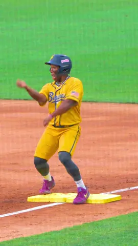 The choice celly of the weekend🕺 #savannahbananas #bananaball #dance #hiphop #foryou 
