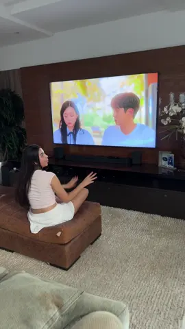 Sarah assistindo dorama 😍😍😅