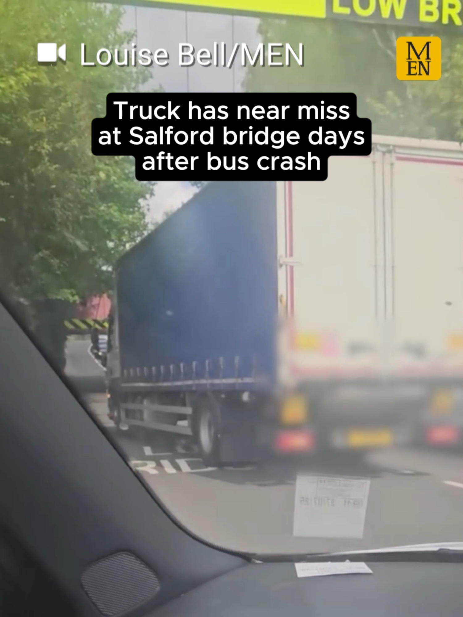⬆️ CLICK LINK TO READ MORE ⬆️ Despite the new warning signs and the high-profile coverage of a crash which saw 20 people injured in total last week, another driver came perilously close to striking the bridge again yesterday. #manchestereveningnews #salford #eccles