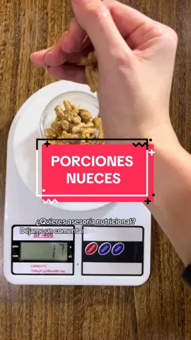 PORCIONES DE INTERCAMBIO DE ALIMENTOS: NUECES 🥜 ¿Qué te parece la porción? ¿Sabes cuántas porciones necesitas consumir tú al día? 🧐  Para asesoría nutricional online puedes comentar este post o enviarme mensaje 📲📲🤳💜 #porcionesdealimentos #consultanutricionalonline #nueces #nutricion 