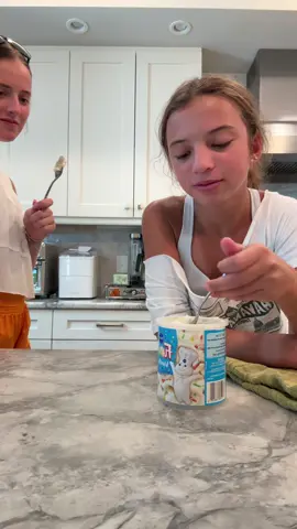 MUKBANG listen to my crunch on the last clip it’s amazing! #viral #fyp #mukbang #icing @hiitslizzy 