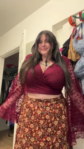 A couple of you kept asking about my top so here you go🖤