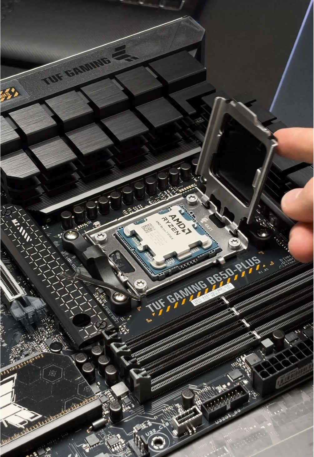 Building an all black Gaming PC Part 1 #pc #pcbuild #gamingpc 