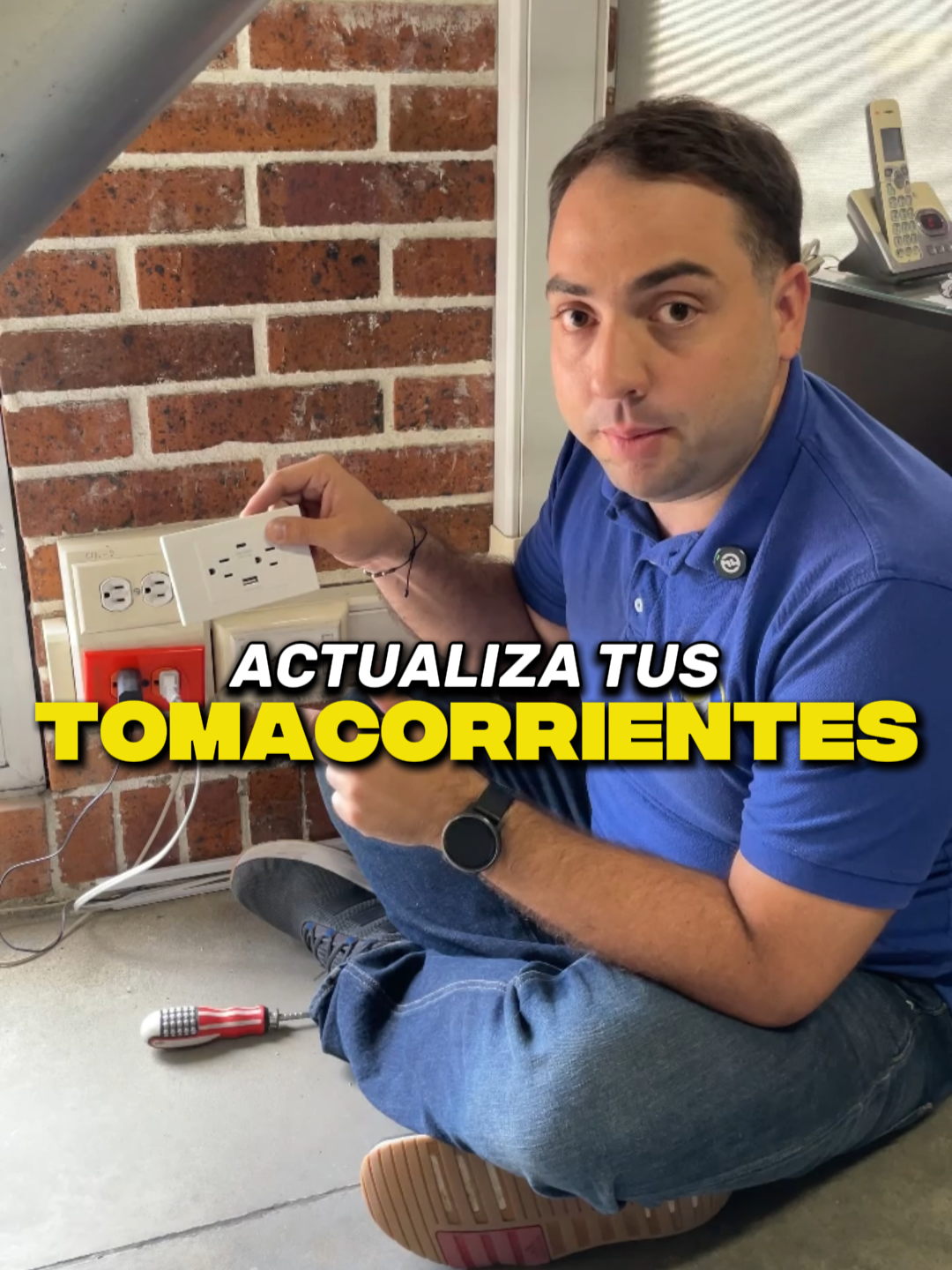 ¿Aún tienes tomacorrientes viejos en casa? ⚠️ Hoy te mostramos cómo actualizarlos tú mismo por unos más modernos y funcionales, con puertos USB y USB Tipo C incluidos 🔌📱 Solo debes bajar los breakers, retirar el viejo, instalar el nuevo… ¡y listo! Una mejora estética, segura y tecnológica en minutos. ⠀⠀ Este tipo de tomas son ideales para cargar celulares, tablets y dispositivos sin usar adaptador. ⠀⠀ 💡 ¿Te gustaría adquirir este toma corriente moderno? Comenta la palabra 