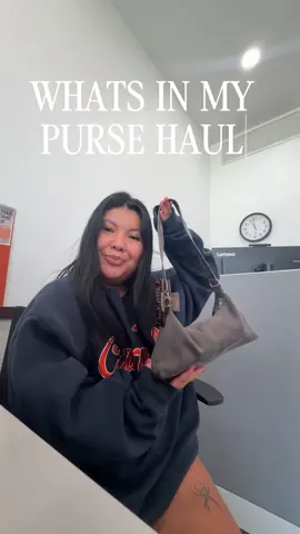 purse haullll 👛 #whatsinmybag #whatsinmypurse #fypシ #trending #foryoupage @e.l.f. Cosmetics @Charlotte Tilbury @laneige_us @Nerds Candy 