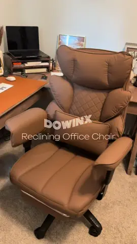 This chair has been LIFE CHANGING 🤎🖥️👩🏼‍💻🖤 #homeoffice #officechair #moodyasathetic 
