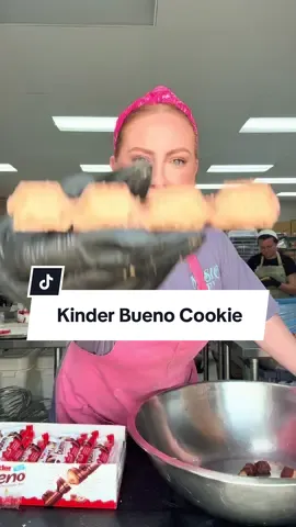 Kinder Bueno MADNESS made here 🍪✨ our new Bueno Bliss cookie! what should we make next 👀 #giantcookies #cookies #kinderbueno #bakery #stuffedcookies 