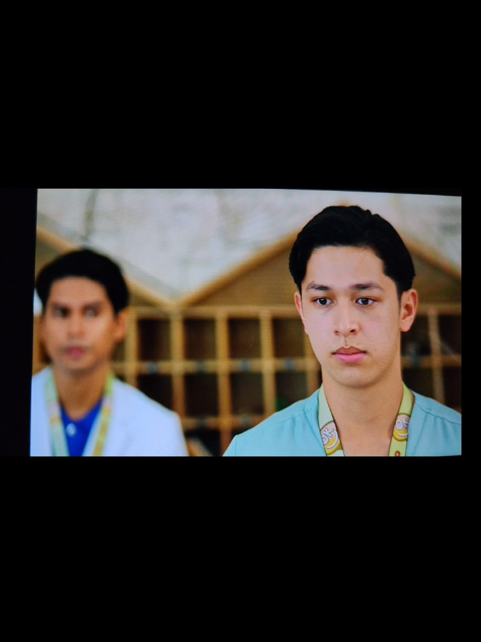 Mukhang si nurse pogi ang isa sa magpapasaya sa atin sa kakulitan niya. Haha! Pasaway kasi eh, napagalitan tuloy. Watch the full and unedited version only on Netflix! @aljongmendoza  #itsokaytonotbeokayph #aljonmendoza #itsokaytonotbeokay 