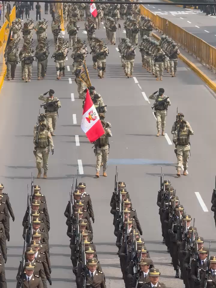 VALENTÍA Y ORGULLO PERUANO EN MARCHA#perú #fyp #desfile #fiestaspatrias #pnp #paradamilitar #viral