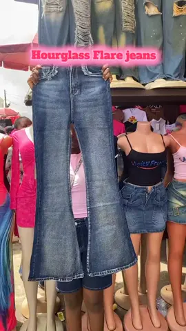 HIGH-WAISTED FLARE JEANS AVAILABLE IN SIZES AND DESIGNS  SEND A DM TO ORDER  07050202732 #creatorsearchinsights #jeanshighwaist #viraltiktokvideo #clothvendor #auraby_ak 
