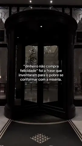 #dinheiro #mulher #riqueza #pobre #miseria #vida
