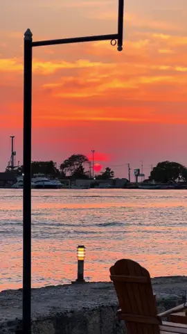 Estar en cartagena viendo el atardecer más hermoso y escuchando al caballero de la salsa .. sinceramente es un recuerdo para toda la vida ! #gilbertosantarosa💃🏽🎶🔥i #atardecer #cartagena #salsa #planes 