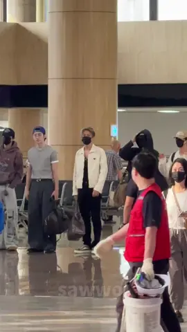 They have arrived at Gimpo Airport, Korea, for a flight to Japan#heeseung #enhypen 