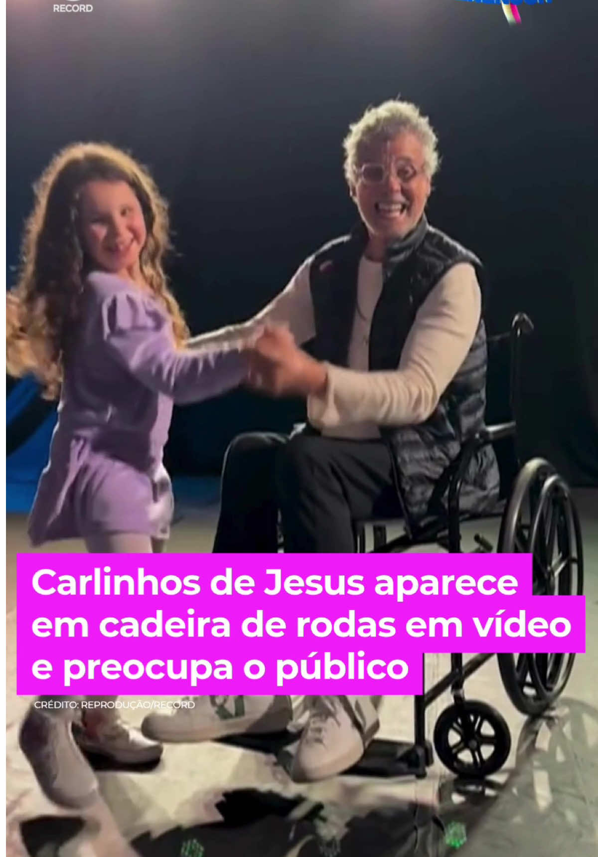 Carlinhos de Jesus apareceu em um vídeo na internet em uma cadeira de rodas e acabou preocupando o público. O dançarino e coreógrafo explicou que vem sentindo dores e dificuldade para andar. Após exames médicos, Carlinhos foi diagnosticado com bursite nos quadris e tendinite nos glúteos. Veja! #AHoraDaVenenosa #BalançoGeral #carlinhosdejesus #cadeiraderodas 