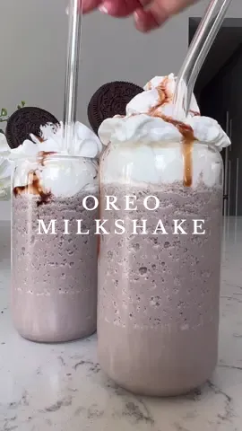 Oreo Milkshake🍫🥛🍦#oreo #oreomilkshake #milkshake #dessert #oreos #EasyRecipe #icecream #milkshakes #oreomilkshakerecipe #satisfying #mcflurry #homebarista #quickrecipes 