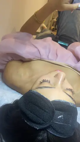 لازم تجربي بشرتك في الصيف بتكون جافه و ناقصة ترطيب …كالعادة كلما بتنسي نشرب مياه  مع الحر ده و مفيش سوائل كتير في جسمنا و ممكن  احيانا نبدل المياه باي مشروب غازي  او عصاير في مواد حافظة 🤷🏽‍♀️🤷🏽‍♀️🤷🏽‍♀️فا تعالي و اعتبريها علامة و اعملي جلسة تخلي بشرتك تتنفس #glowbynaya #rountineskincare #dryskin #hydrafacialtreatment #هيدرافيشل #تنضيف_بشره 