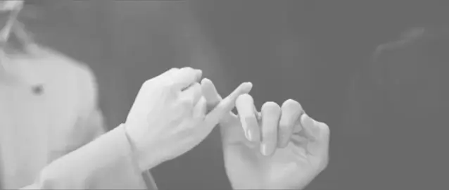 وأنا اعيدُ كتابة كلمات الأغنية من جديد ، للراحل زياد الرحباني ، اكتشفتُ كمية البساطة والحب الي تحتويها هذه الأغنية ، بلا ولا شي ، فقط نحن ، كلماتنا ، ضحكاتنا ، حبنا . 