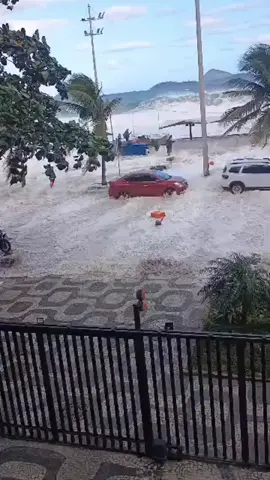 Ondas gigantes no Rio de Janeiro  #GigantesParaGigantes #gigantesdenazarenotiktok #gigantesdenazaré #gigantesdenazare  