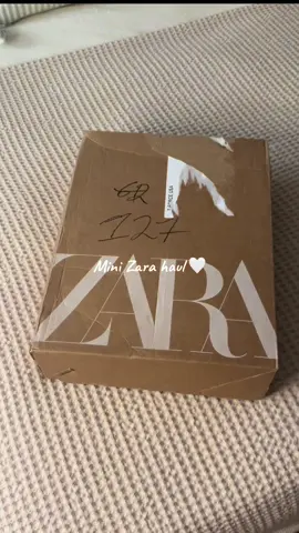 Mini Zara haul ✨🍸🤍@ZARA  . . . #zara #zarahaul #haul #fashion #clothes #unboxing #fyp #foryoupage #foryou #viral #viralvideo #viraltiktok #OOTD #losangeles #california #fentysuperbrandday #creatorsearchinsights #contentcreator #creator #ugc #ugccreator #trending #trendy #trend 