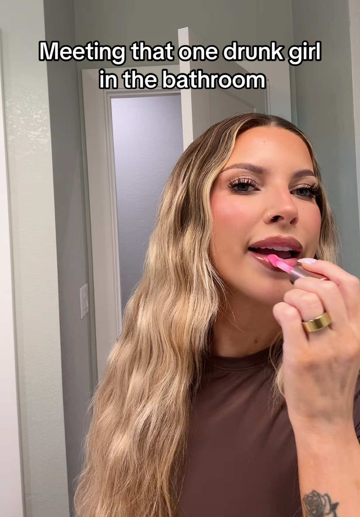 And I’ll always offer her gloss 😌 #makeup #sydneysweeney #voiceover #funnyaudio #comedy 