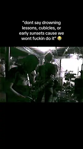 im crying they did NOT like those songs #fyp #mcr #mychem #mychemicalromance #gerardway #frankiero #mikeyway #raytoro #ibymbybmyl #bulletsera #drowninglessons #thisisthebestdayever #footage 