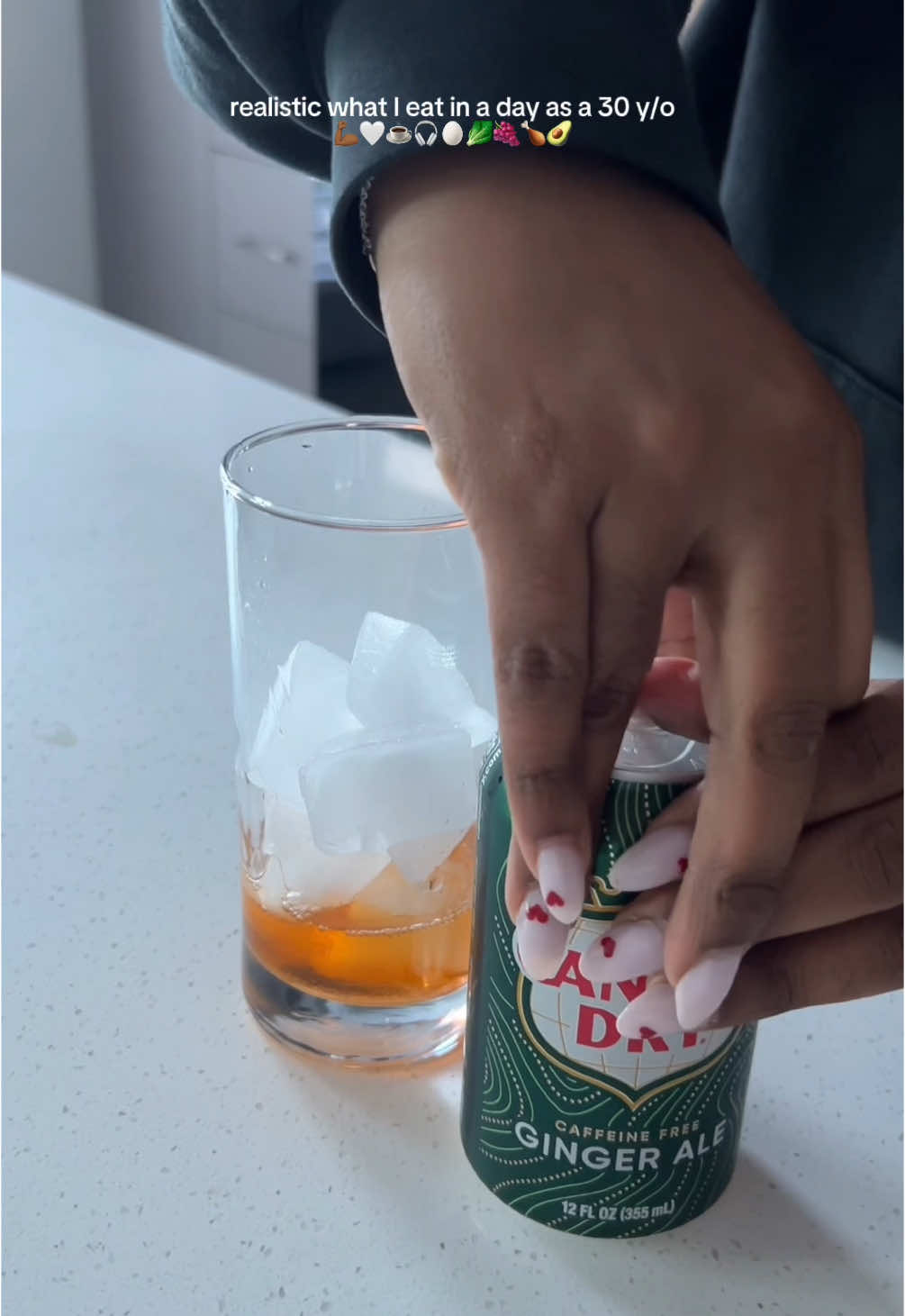 100% certain that filming what I eat in a day actually helps me remember to get up from my desk and eat  #whatieatinaday #realisticwhatieatinaday #realisticeating #dailyeats #fundrinks 