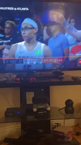 NOW WHY WOULD A FAN THROW THIS OUT ON THE COURT?!  @WNBA  @Atlanta Dream  #WNBA #basketball #women #womensbasketball #atl #atlanta #dream #atlantadream #sports #fan #athlete #shocked 