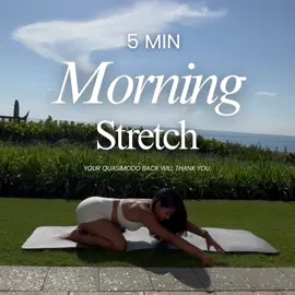 Posture posture posture 🙃 I love how much my posture has improved just by learning how to properly stretch my back. Like… think about it — you drive hunched you text hunched you work hunched you eat hunched you sleep CURLED Then you see a video of yourself walking and you're like… omgggg is that how I walk?? 😭 Stop waiting for some dramatic health breakthrough — start with a 5 min micro-shift. #yoga #morningroutine #stretching #itgirl 