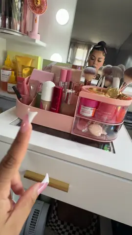 I love to organize so this is perfect 🤌🏼✨ #vanityorganizer #organizer #vanitytray #makeuporganizer #tiktokshopmademebuyit #ttsbeautybesties #creatorpickssuncare #tiktokshopnewarrivals #tiktokshopbacktoschool #SuperBrandDay #dealsforyoudays #freeshipping 