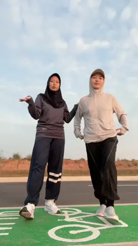 ahahahah gaada yg bisa nyerepet jadilah loncat duo, jgn lupa joging ol #tabolabale #senam #fyppp #dance 