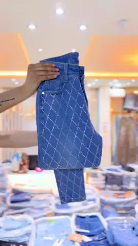 ✨Los mejores jeans de brillos ✨ mundo ✨ ¡Solo en Jeans VM! 💙🔥 Luce increíble con nuestra nueva colección y consigue el outfit perfecto al mejor precio. 😍👖 📍 ¡Disponible ahora! No te quedes sin el tuyo. #JeansVM #ModaUrbana #OutfitsPerfectos #Tendencia2025 #DenimLovers #EstiloUnico #CompraYA #Shorts #Overoles #Jeans #fashionreel 