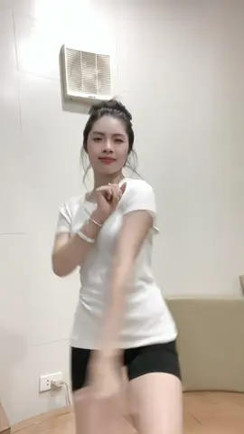 Áo trắng có làm anh lo lắng 🤔