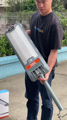 Đèn đường NLMT chất lượng giá tốt từ MODI SOLAR #modisolarvn #modisolar #dennangluongmattroi #denmattroi #đènnlmt 