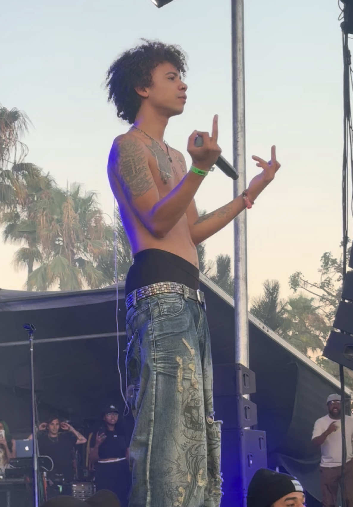 The vibes were immaculate during @Iann Dior’s & @24kGoldn’s ‘Mood’ performance at Warped Tour 2025 🏆😮‍💨 #ianndior #popmusic #emorap #hiphop #24kgoldn #vanswarpedtour #concert #festival 