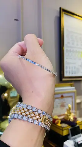 Mẫu vòng tay Baguette đính full kim cương. Nhỏ nhắn nhưng lại sang trọng đẳng cấp 💎 #chungeovi #vongtaykimcuong #xuhuong #thinhhanh #sangtrong #dangcap #emxinh 
