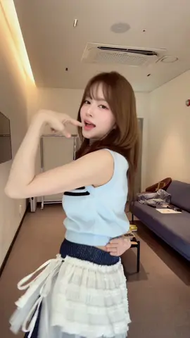 #이안챌린지  #2025숏폼챌린지 막차타기 치마가 내려가네여..🥲