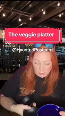 #restaurant #server #foryoupage #serverlife #restaurantlife #customerservice #fypシ #restaurante #serviceindustry #restaurants #restauranttiktok #serverproblems #hostess #bartender #work #worklife #foryoupage #foryourpage #waitress #serve #karen #vegan #steakhouse #servertiktok #servertok #skit #pov #greenscreen 