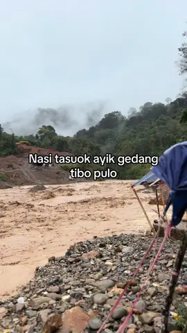 Tatimbun lubang mamak kan#operator_excavator #sdlg 