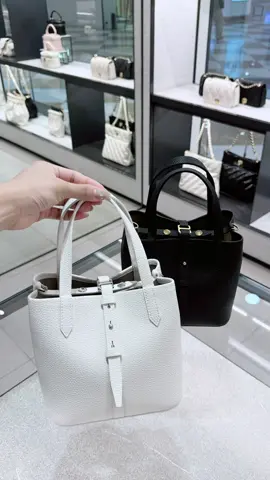 Unboxing chiếc túi mới về nhà CNK đeo được 2 kiểu #tuideovai #túi #viral #2025 #review #reviewsanpham #hothit #ilovetiktok #charleskeith #xuhuongcapcut #cnk #new #hottrend #xuhuong #xuhuongtiktokk #charlesandkeith #capcut #tui #tuixach #tuideocheo 